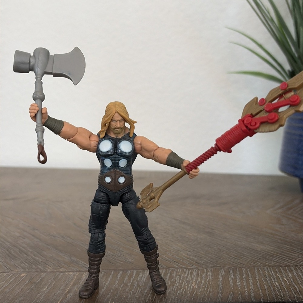 Marvel Universe Avengers BATTLE HAMMER THOR‎ Comic Series 02 Ultimates 2011 Toy